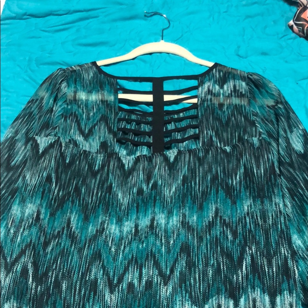 Chevron Pattern sheer Blouse - Picture 5 of 5